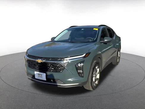 Used 2025 Chevrolet Trax LT image 7