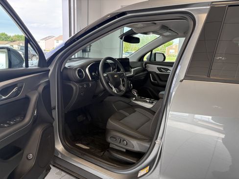 Used 2025 Chevrolet Blazer LT w/ Convenience Package FWD image 10