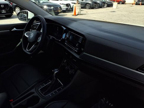 Certified 2022 Volkswagen Jetta SE image 26