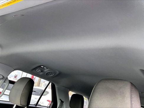 Used 2022 Ford Explorer XLT image 12