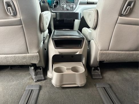 Used 2015 Toyota Sienna XLE w/ XLE Navigation Package AWD/4WD image 27