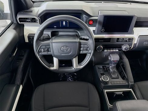 Used 2024 Toyota Tacoma TRD Sport image 3