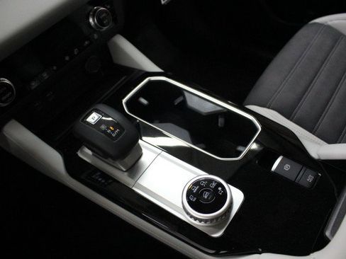 New 2026 Mitsubishi Outlander SE image 14