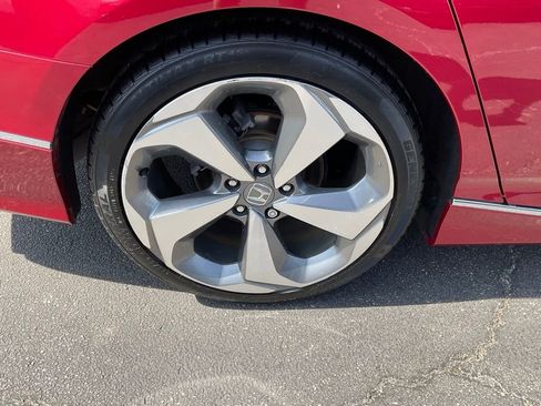 Used 2018 Honda Accord Touring image 8
