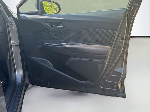 Used 2018 Toyota C-HR XLE FWD image 17