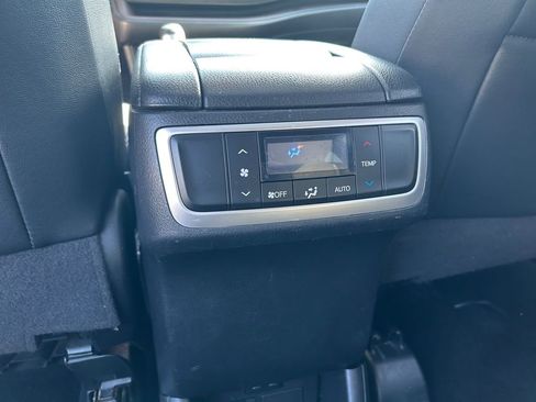 Used 2019 Toyota Highlander XLE AWD/4WD image 31