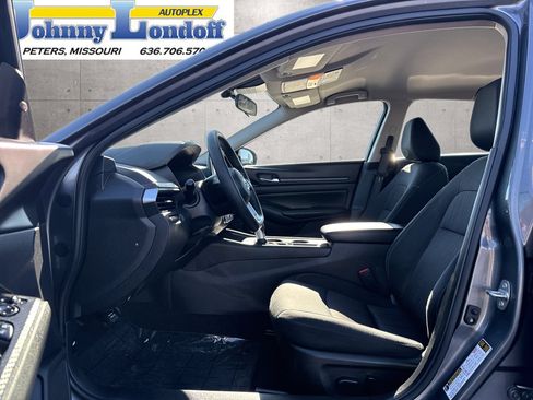Used 2025 Nissan Altima 2.5 SV FWD image 10