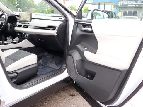 Used 2025 Mitsubishi Outlander SE AWD/4WD image 17