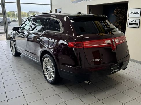 Used 2019 Lincoln MKT AWD image 2