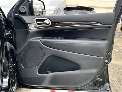 Used 2016 Jeep Grand Cherokee Overland w/ Advanced Technology Group image 21