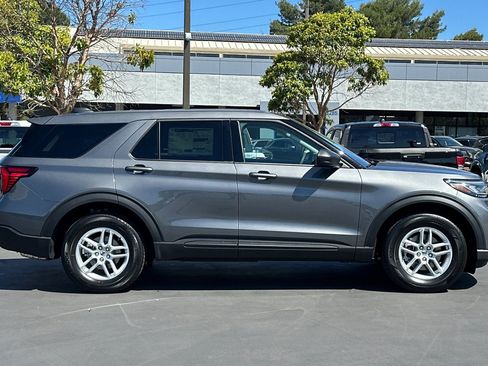 New 2026 Ford Explorer Active RWD image 3