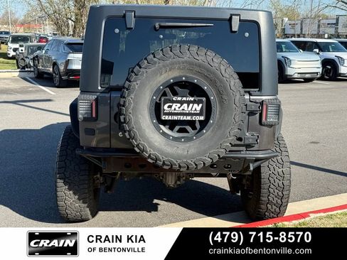 Used 2014 Jeep Wrangler Unlimited Rubicon w/ Connectivity Group image 8