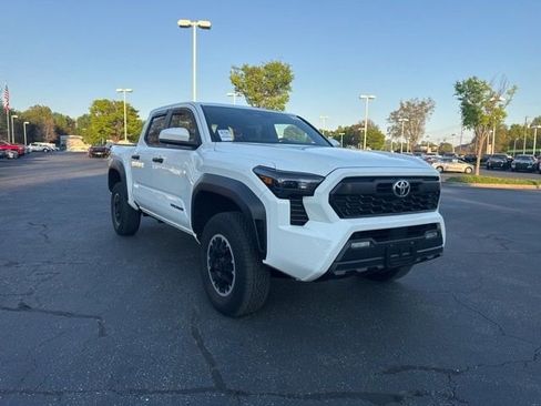 Used 2024 Toyota Tacoma TRD Off-Road AWD/4WD image 58