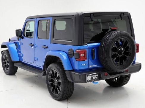 Used 2023 Jeep Wrangler Unlimited Sahara w/ Cold Weather Group image 6