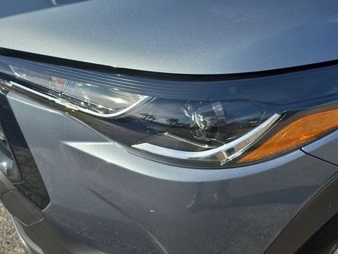 Used 2024 Toyota Corolla Cross L image 7