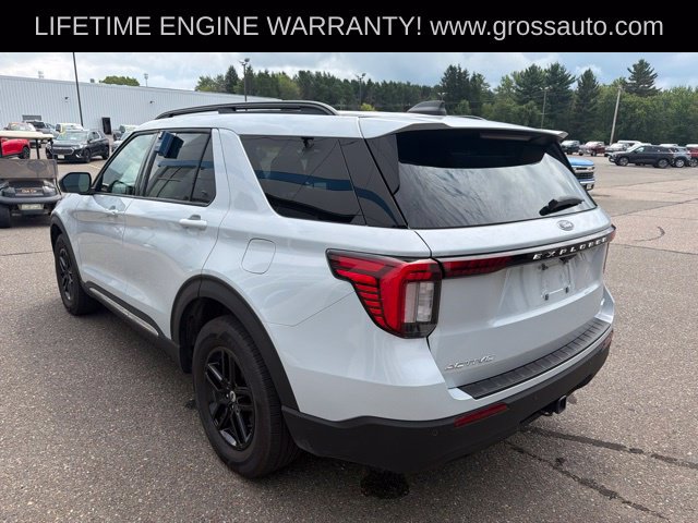 Used 2025 Ford Explorer Active AWD/4WD image 5