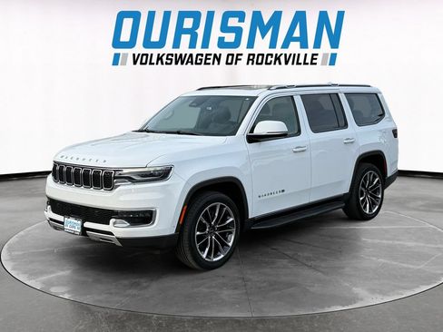 Used 2022 Jeep Wagoneer Series II w/ Premium Group I AWD/4WD image 2