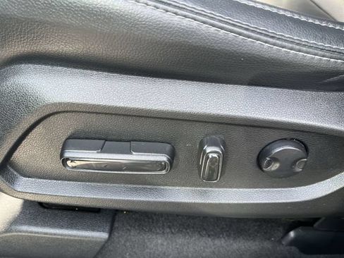 Used 2025 Honda Pilot Touring image 16