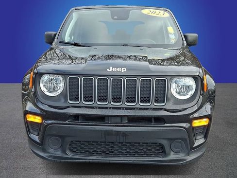 Used 2023 Jeep Renegade Latitude image 2