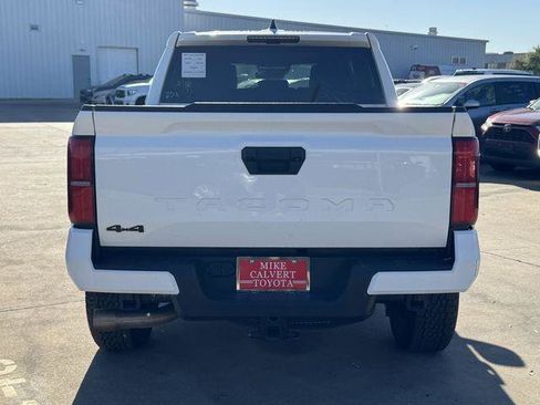Certified 2024 Toyota Tacoma TRD Off-Road image 8