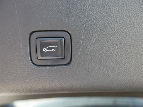 Used 2018 Chevrolet Traverse Premier AWD/4WD image 9