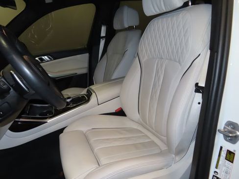 Used 2025 BMW X7 xDrive40i w/ M Sport Package image 21