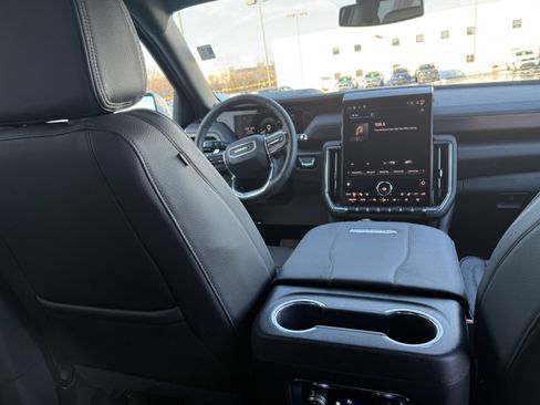 Used 2025 GMC Yukon XL Denali image 11
