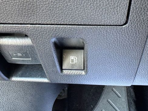 Used 2021 Toyota Highlander XLE FWD image 35