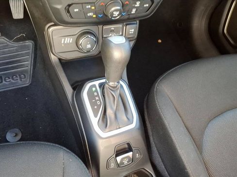 Used 2023 Jeep Renegade Latitude AWD/4WD image 32