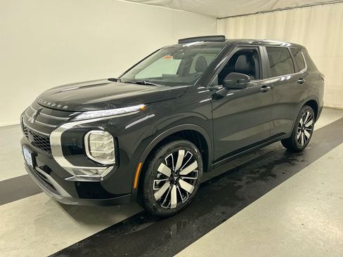 New 2025 Mitsubishi Outlander SE image 4