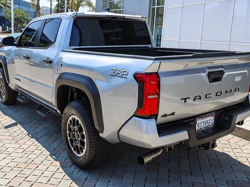 Used 2025 Toyota Tacoma TRD Off-Road AWD/4WD image 9