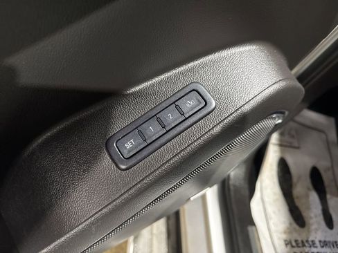 Used 2015 Chevrolet Suburban LTZ image 16