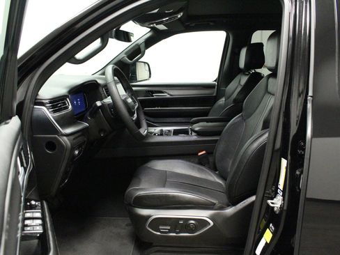 Used 2024 Jeep Wagoneer Series II RWD image 21