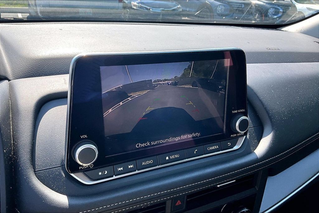 Used 2025 Nissan Rogue SV FWD image 14