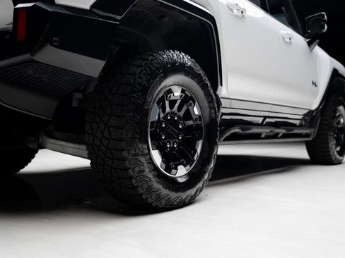 Used 2024 GMC Hummer EV 2X w/ Extreme Off-Road Package AWD/4WD image 80