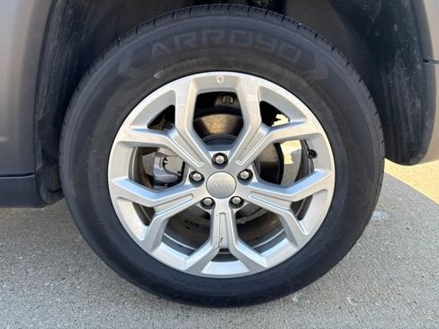Used 2024 Jeep Compass Latitude AWD/4WD image 24
