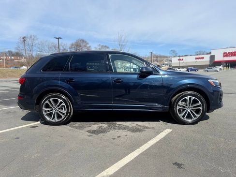 Used 2025 Audi Q7 2.0T Premium w/ Convenience Plus Package image 8