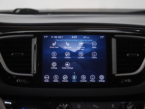 Used 2018 Chrysler Pacifica Touring-L w/ Tire & Wheel Group FWD image 17