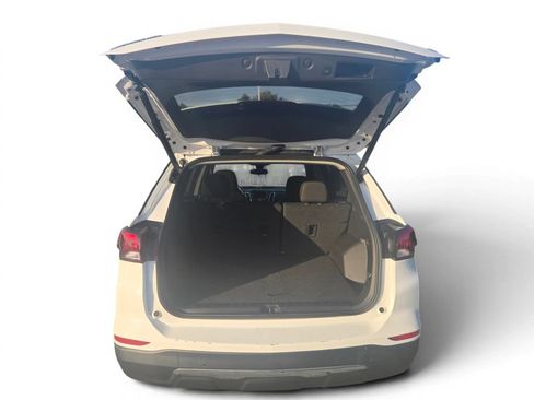 Used 2024 Chevrolet Equinox LS w/ LS Convenience Package FWD image 5