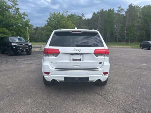 Used 2018 Jeep Grand Cherokee Overland AWD/4WD image 4