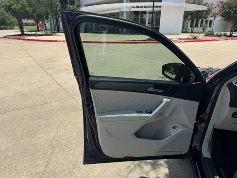 Used 2022 Volkswagen Tiguan SE FWD image 13