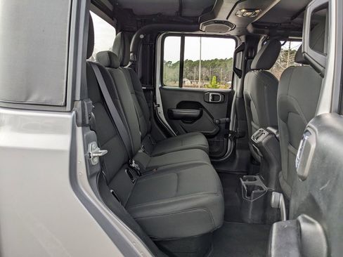 Used 2021 Jeep Gladiator Sport image 41