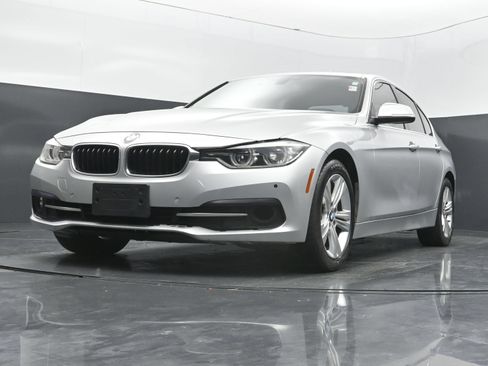 Used 2017 BMW 330i Sedan RWD image 31