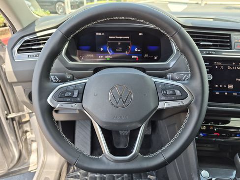 Used 2022 Volkswagen Tiguan SE AWD/4WD image 18