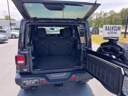 Used 2020 Jeep Wrangler Unlimited Sahara AWD/4WD image 23