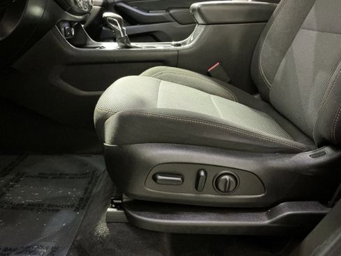 Used 2021 Chevrolet Traverse LT image 22