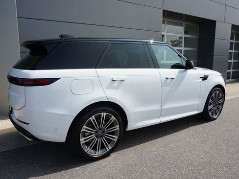 New 2025 Land Rover Range Rover Sport Dynamic SE image 4