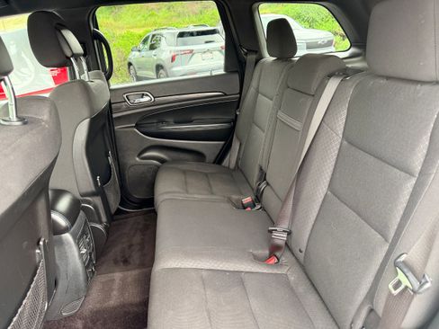 Used 2019 Jeep Grand Cherokee Laredo AWD/4WD image 11