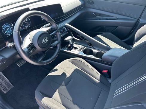 Used 2025 Hyundai Elantra SEL FWD image 14