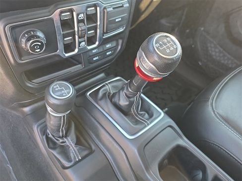 Used 2019 Jeep Wrangler Unlimited Sahara w/ Uconnect 4C Nav & Sound Group image 25